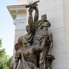 Статуи на фасаде «пединститута» демонтированы